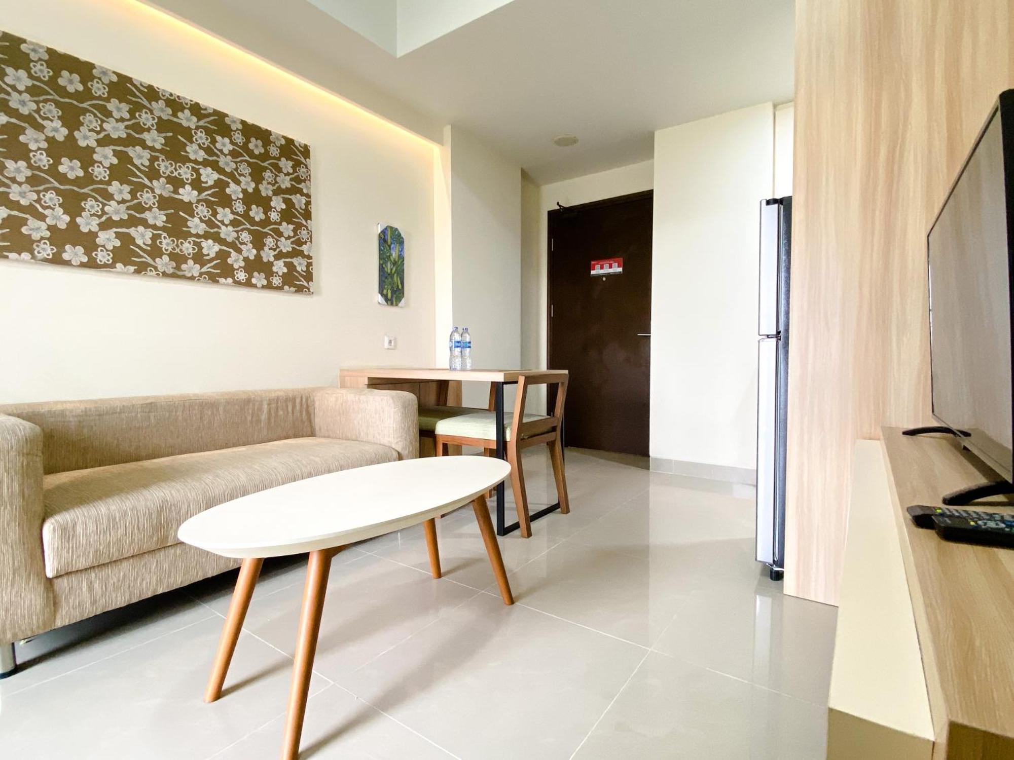 Stunning And Homey 2Br Apartment Mustika Golf Residence By Travelio Cikarang Exteriör bild